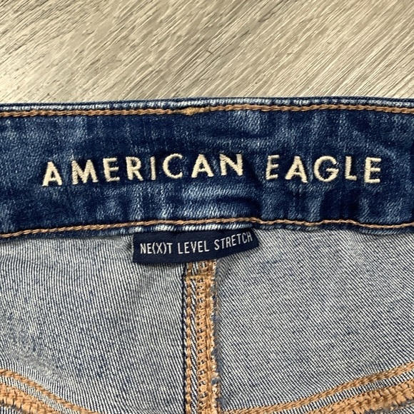 American Eagle Hi-Rise Shortie Distressed Medium Wash Denim Shorts size 8 - Picture 9 of 11